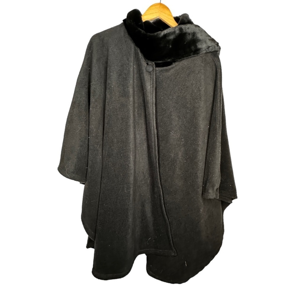 Dillard's‎ Black Wrap